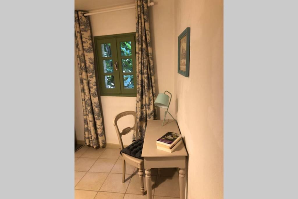 Uzès à pied, Appartement dans cadre d'exception Esterno foto